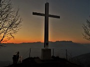 70 Monte Corno (1030 m) nei colori del tramonto 
